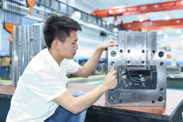 Plastic Injection Mould Assembly Center